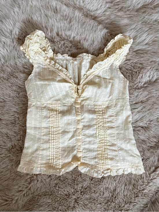 Brandy Melville Tops - Brandy Melville Cream Ruffle Button-Up Tank